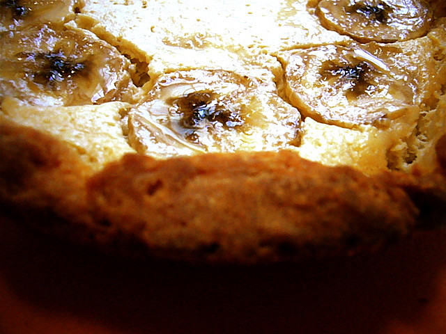 La crostata con banane e amaretti per un goloso dessert