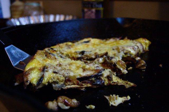 La frittata ai funghi e mozzarella per un secondo gustoso