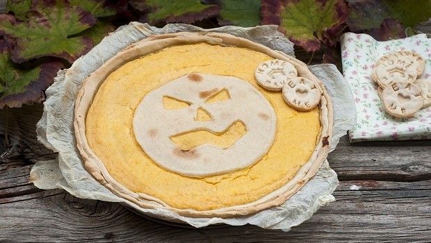 La fotoricetta della crostata salata di Halloween