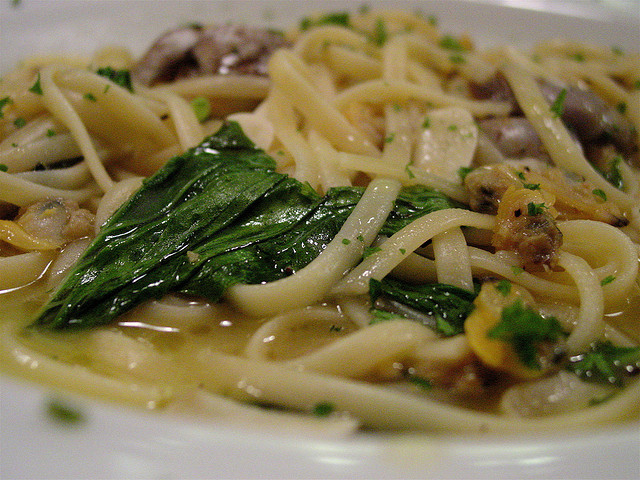 Ecco la pasta con cime di rapa e vongole con la ricetta facile