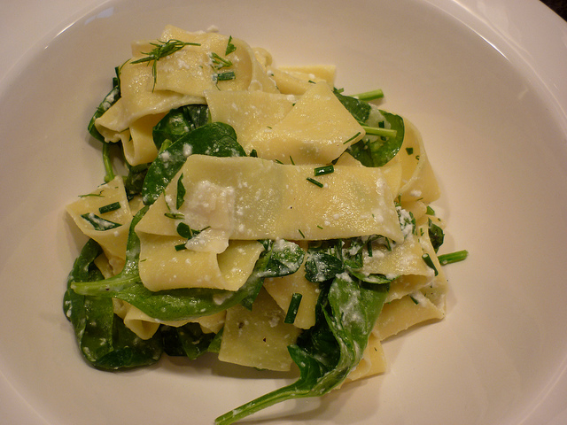 Ecco la pasta con spinaci e tonno per un primo gustoso