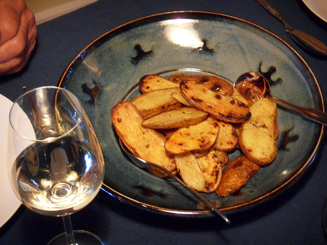 Ecco le patate alla griglia con rosmarino con la ricetta veloce