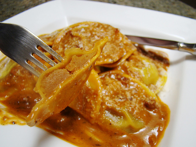 I ravioli di castagne e salsiccia per la cena autunnale