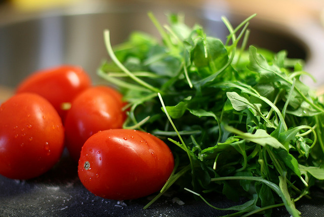 Ecco la pasta con rucola e pomodorini per un primo leggero