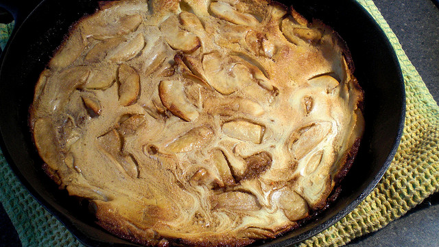 La torta alle castagne e mele per una colazione golosa