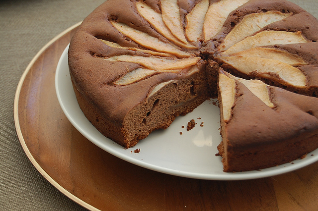 La torta alle pere e cacao con la ricetta light