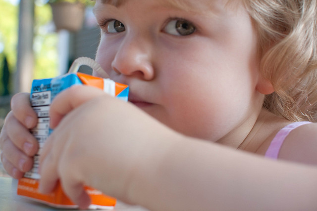 Come fare i succhi di frutta per i bambini piccoli