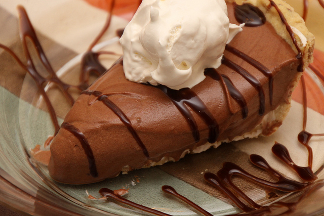 Come preparare la crema al cioccolato per torta di compleanno