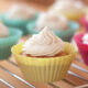 Il frosting al cioccolato bianco con la ricetta veloce