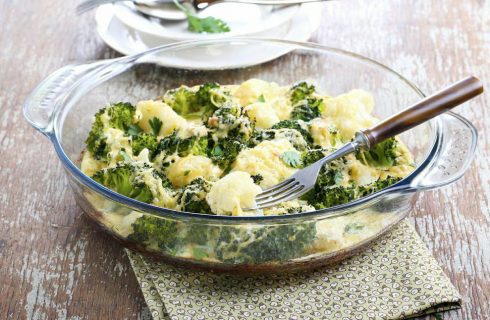 Gratin di cavolfiore e broccoli: la ricetta al forno light e sfiziosa