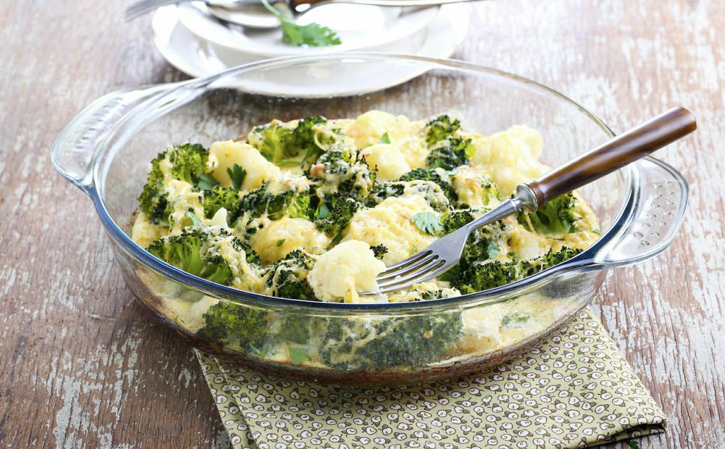 Gratin di cavolfiore e broccoli: la ricetta al forno light e sfiziosa