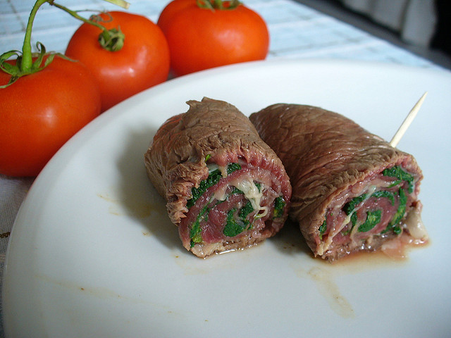 Gli involtini di carne al sugo da fare con la ricetta facile