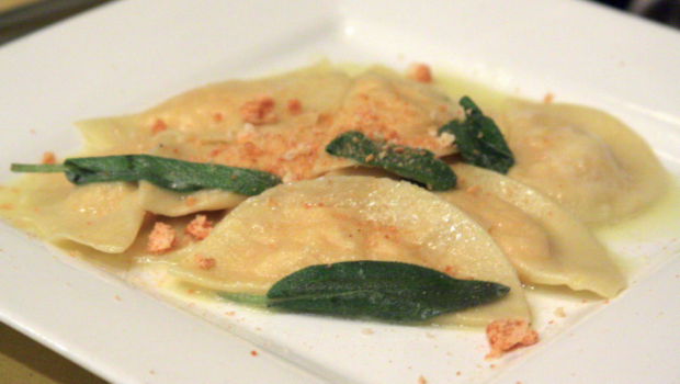 Ravioli di zucca: il primo piatto sfizioso con la ricetta dello chef Simone Rugiati