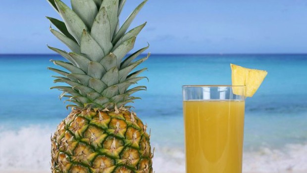 Aperitivo all&#8217;ananas: la ricetta per il cocktail di benvenuto per gli ospiti