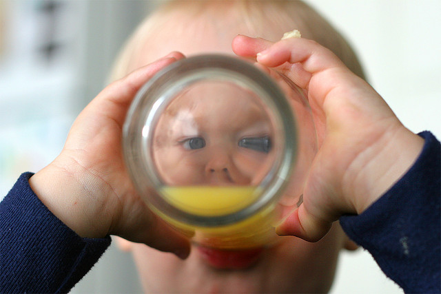 Il brindisi con i bambini: ecco i cocktail da bere senza rischi