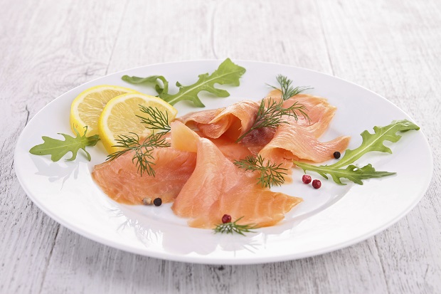 Il carpaccio di salmone agli agrumi per la tavola di Natale