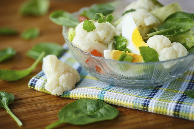 L’insalata di rinforzo con baccalà da portare in tavola a Natale