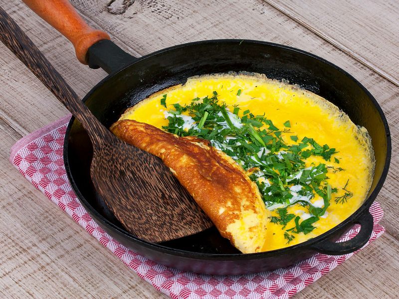 Omelette alle erbe aromatiche: la ricetta pronta in pochi minuti