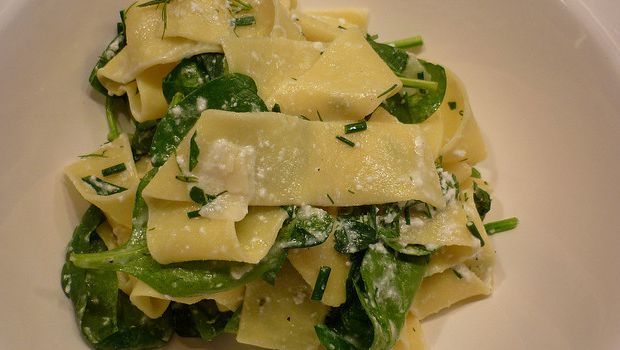 La pasta agli spinaci e ricotta salata per un primo gustoso