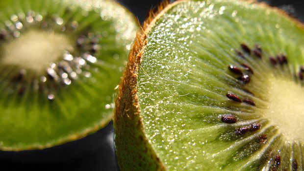 Come preparare la torta ai kiwi con la ricetta per il Bimby