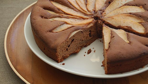 La torta alle pere e cacao con la ricetta per il Bimby