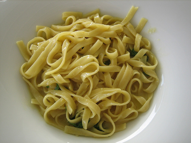 La pasta al limone e basilico per un primo sfizioso