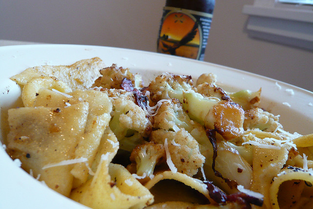 Ecco la pasta con cavolfiore e pancetta per un primo gustoso