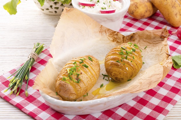 Come fare le patate hasselback farcite con la ricetta gustosa