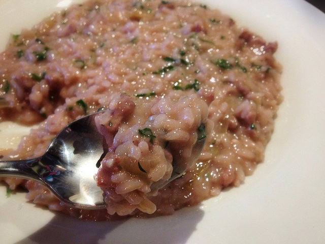 La ricetta del risotto con la salama da sugo da fare per le feste di Natale