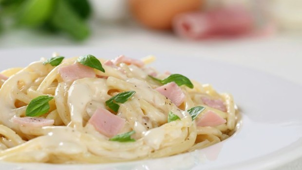 Spaghetti con prosciutto e limone: la ricetta per un primo piatto sfizioso