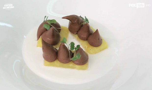 L&#8217;ananas alla griglia con cioccolato amaro e cocco con la ricetta di Antonino Cannavacciuolo