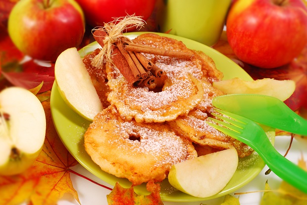 Come fare le frittelle di mele vegan per il Carnevale