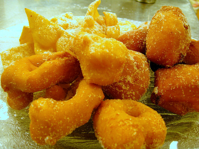 Le frittelle dolci di patate con la ricetta senza glutine