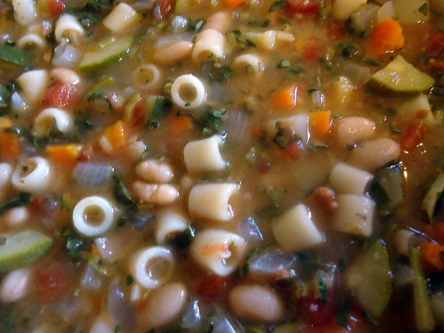 Il minestrone nella pentola a pressione: la ricetta e consigli utili