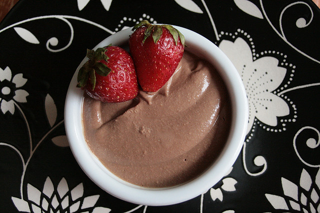 La mousse al cioccolato senza panna per il dessert gustoso ma leggero