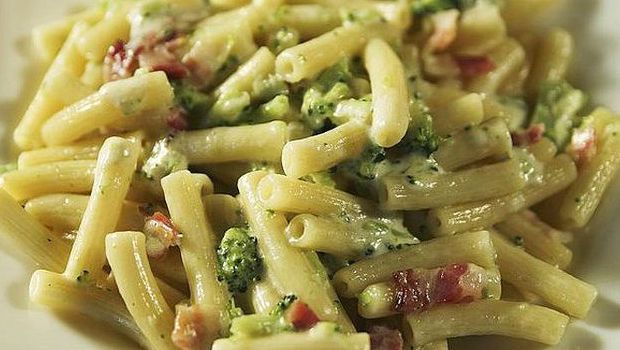 La pasta broccoli e pancetta da fare al forno