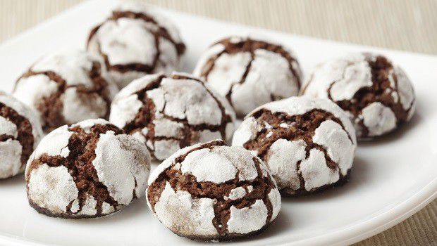 Come fare i biscotti chocolate crinkles con la ricetta facile