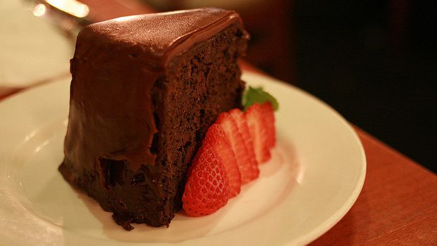 Come preparare la torta al cioccolato e panna con la ricetta facile