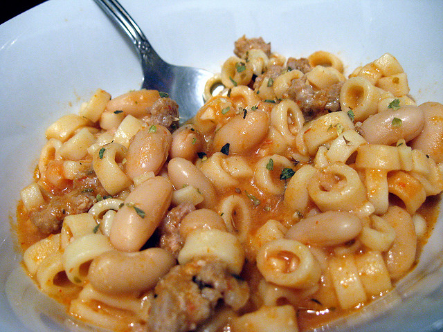 Ecco la pasta ai fagioli e salsiccia con la ricetta della tradizione