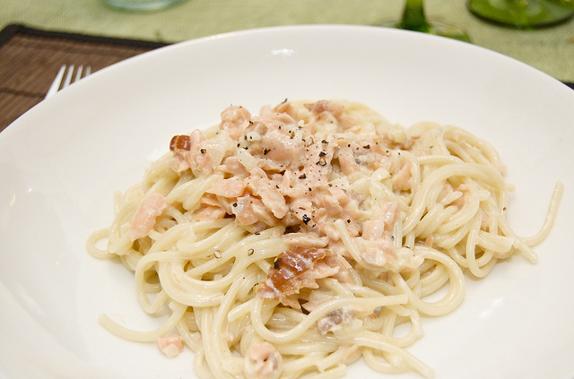 La pasta all’arancia e salmone con la ricetta veloce