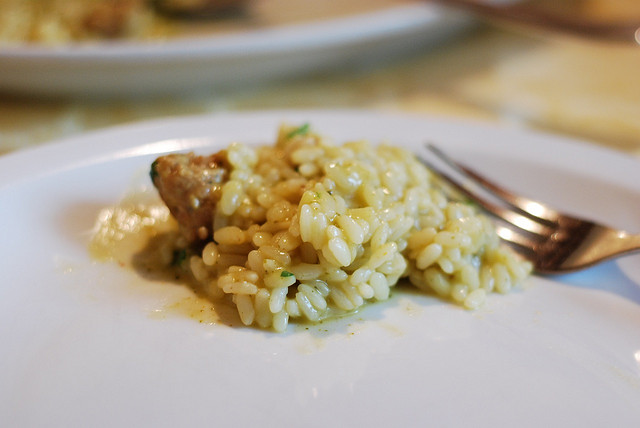 Ecco il risotto cavolfiore e salsiccia per un primo saporito