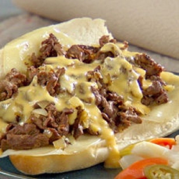 La ricetta della Super Cheese Steak da Man VS Food