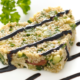 Insalata di cous cous a forma di cuore con riduzione di aceto balsamico
