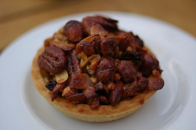 La crostata alla frutta secca e nutella con la ricetta facile