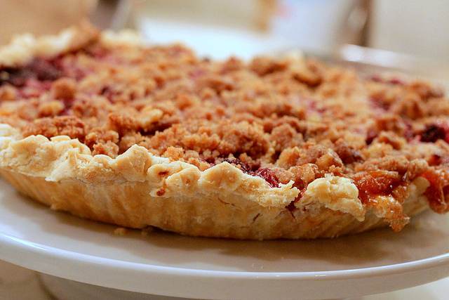 La crostata alle pere e amaretti per il dessert di fine pasto