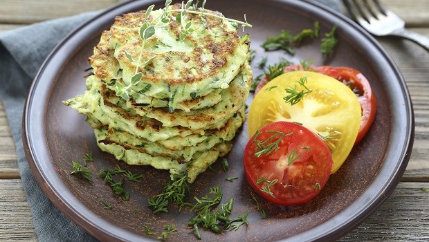 Frittelle di zucchine e feta: la ricetta gustosa di Benedetta Parodi