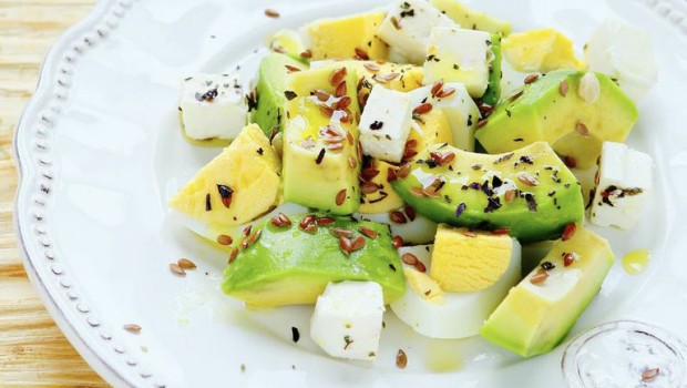 Insalata di feta e avocado, la ricetta light e sfiziosa