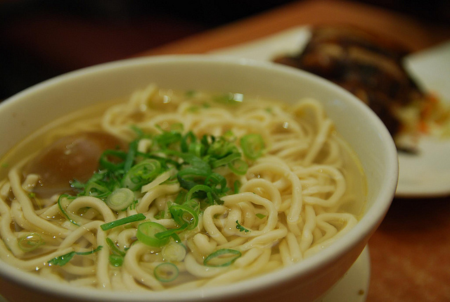 I noodles in brodo con la ricetta da fare in casa