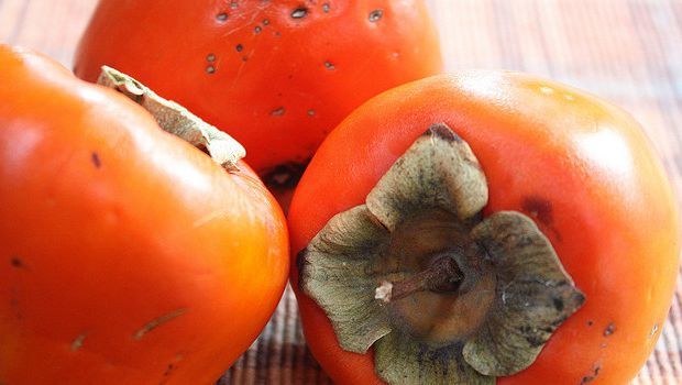 La mousse ai cachi e amaretti per il dessert di fine pasto