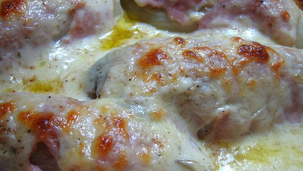 Come preparare l’indivia con la pancetta per un contorno rustico